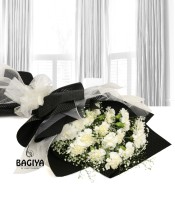20 Black and White Carnations Bunch