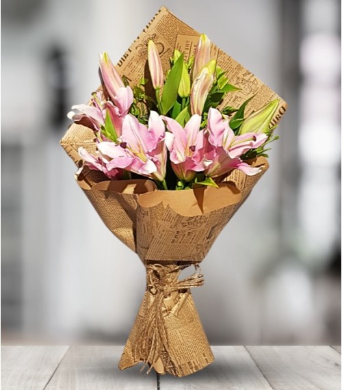 Graceful Fresh Lilies Bouquet 